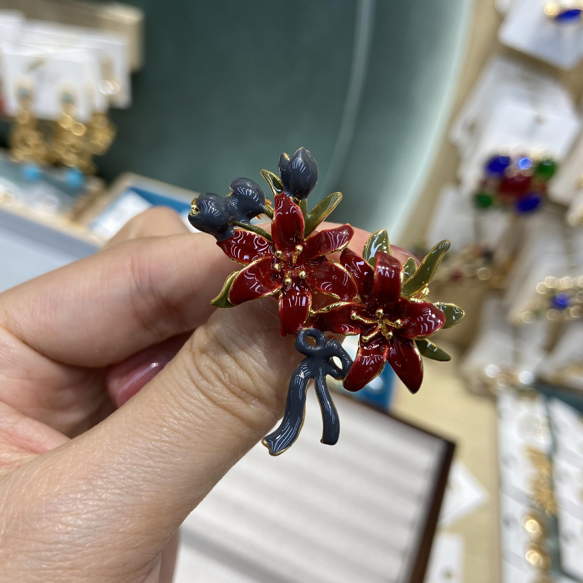 

Ангола красная трехмерная эмаль цвета золотистого песка капает масло корсаж ретро матовый бордовый цветок брошь Douyin товары