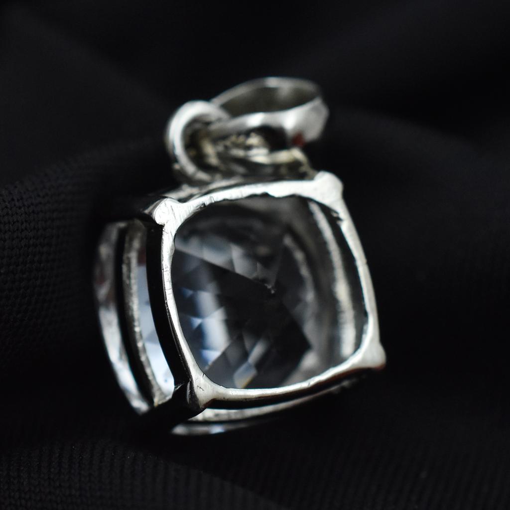 30 Karat Silber Weiß Anhänger Quadratischer Kissen Schliff Natürlicher Saphir Edelstein ZERTIFIZIERT AR-3634-Sa