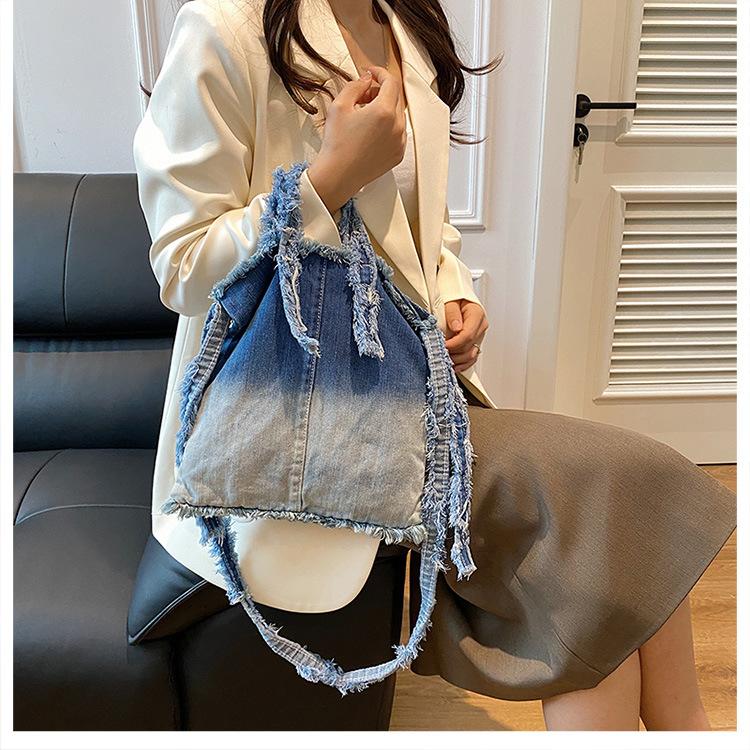 Washed Denim, Wandering Style, Niche Design, Crossbody Bag, Casual Women's Shoulder Bag, New Fashionable and Personalized Bag