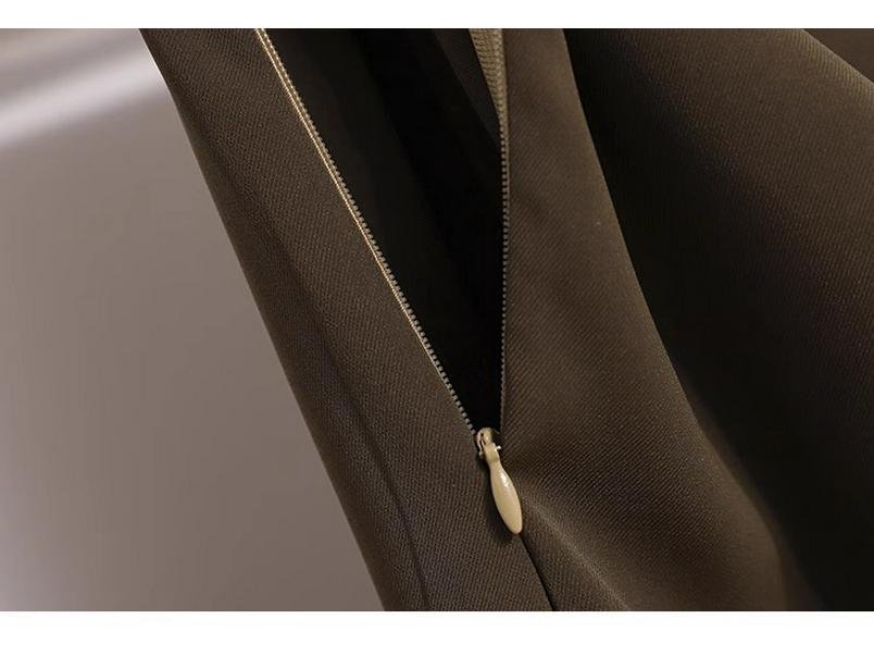 Women’s High-Waisted Black Midi Skirt with Slit – Elegant Draping for Spring and Autumn 2024.