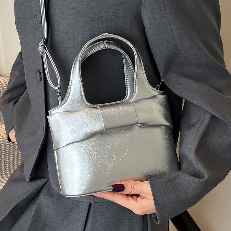 Fashion Wholesale, High-end Commuter, Portable Bucket Bag, Niche Design, Oil Wax Leather, Simple Wind, Solid Color Messenger Women's Bag