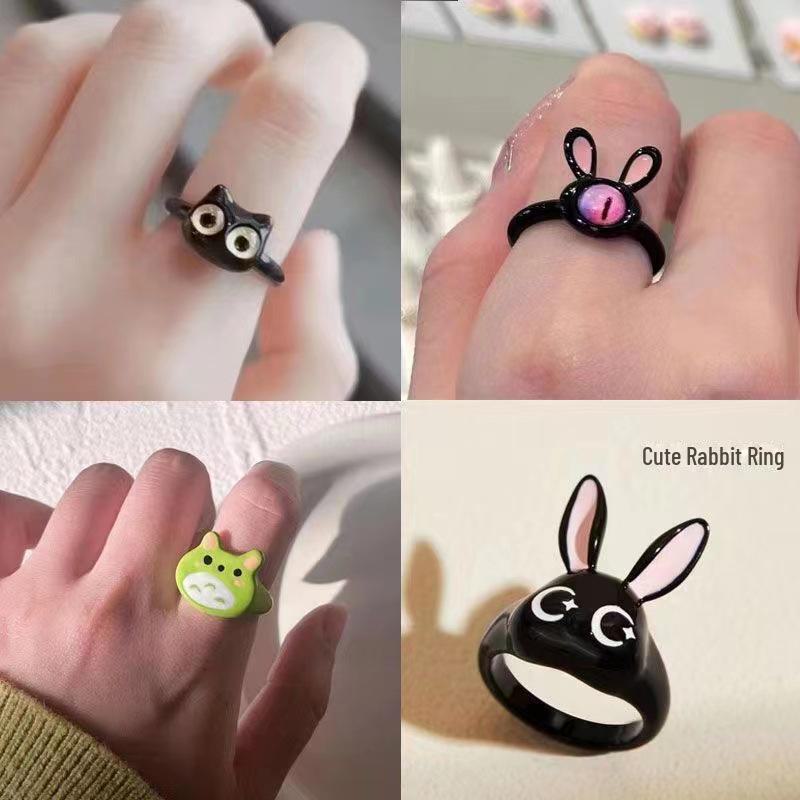 "Funny Black Cat Cartoon Ring - Big Eyes, Cute Gift for Girlfriends & Couples"