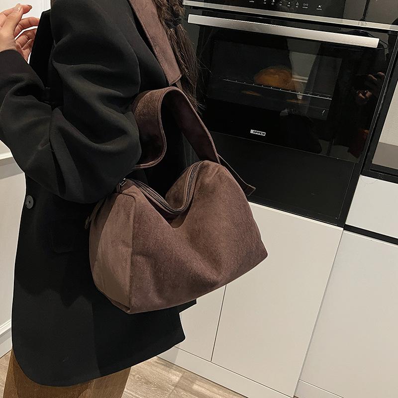 Fashi Slouchy Relaxing Shopping Crossbody Bag Velvet Simple Commuting Tote Bag Large Capacity Versatile Texture Pillow Bag
