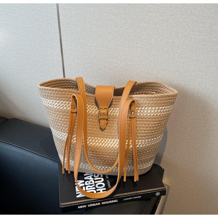 

Straw bag, portable large-capacity three-dimensional flower-shaped retro tote bag, woven bag, shoulder women s bag, beach bag.