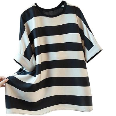 T-shirt a righe da donna con scollo rotondo a metà lunghezza