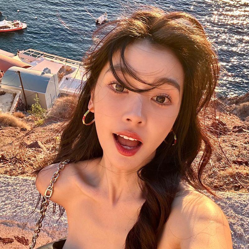 

Sunset Party Yi Mengling Same Dopamine Color Enamel Big Ear Ring Women 2025 New Unique Stud Earrings Yi Mengling same style ~ Color enamel ear ring