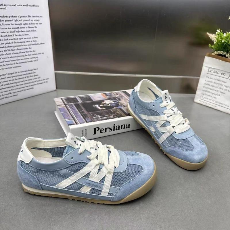 Mesh hollow breathable women's summer new casual net shoes show small feet and ultra-light sports