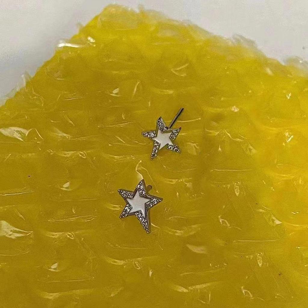 Elegant Diamond Star Ear Cuffs - Black & White Five-Point Design for Women