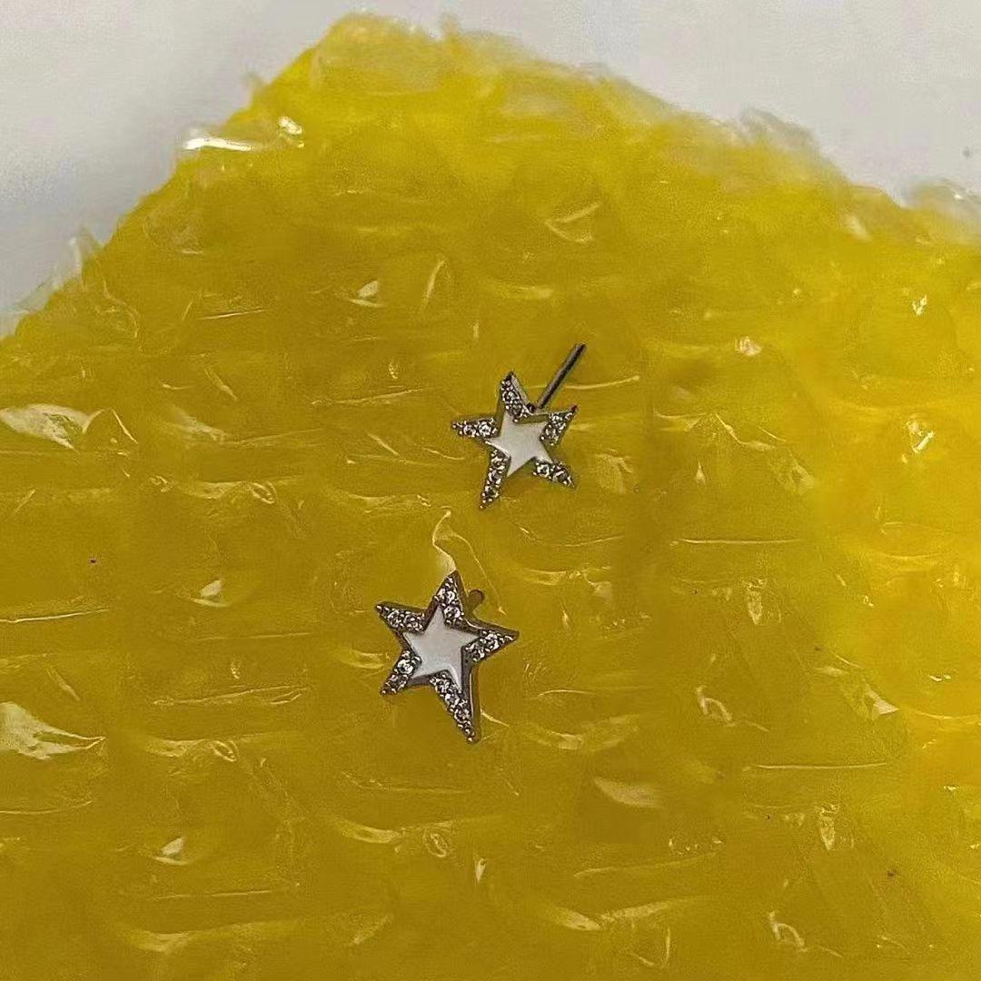 

Элегантные серьги-каффы Diamond Star - черно-белый пятиконечный дизайн для женщин earrings, one pair белый