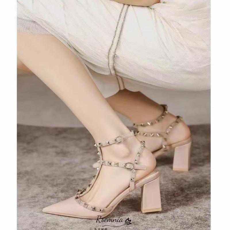Summer versatile pointed rivet shoes pointed head sandals women wear fashionable and comfortable retro women's shoes