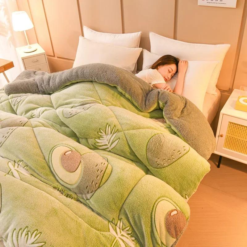 Superior Warm Fabric Double-sided Velvet Blanket Thick Warm Delicate and Soft Quilt Plush Single Students Dormitory Comforter