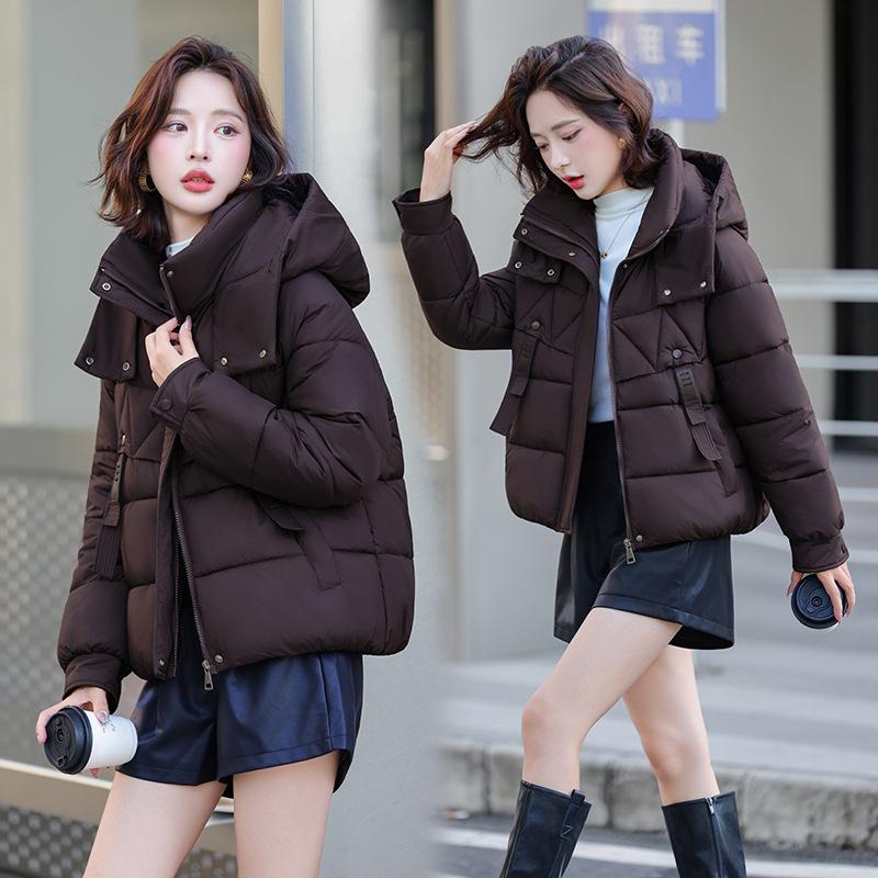 Dámská krátká větruodolná zateplená zimní bunda s kapucí a raglánovými rukávy