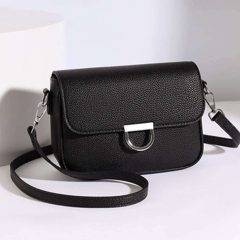 Small square bag, casual messenger bag, large-capacity shoulder bag, new spring and summer high-end versatile portable chain bag, women's bag.