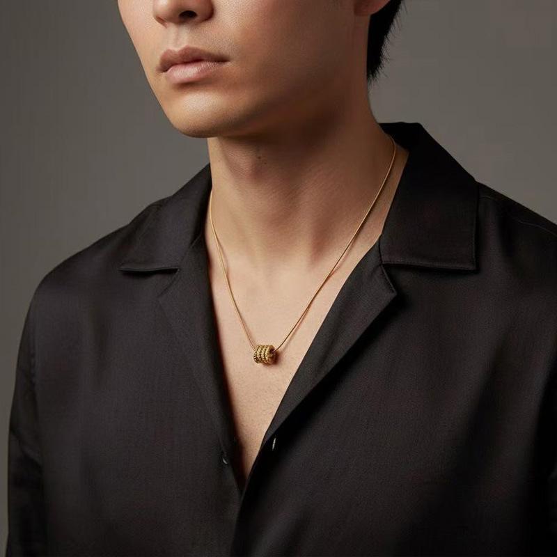 Gold-Plated Titanium Snake Bone Necklace - Stylish Unisex Pendant for Hoodies & T-Shirts. серебряный
