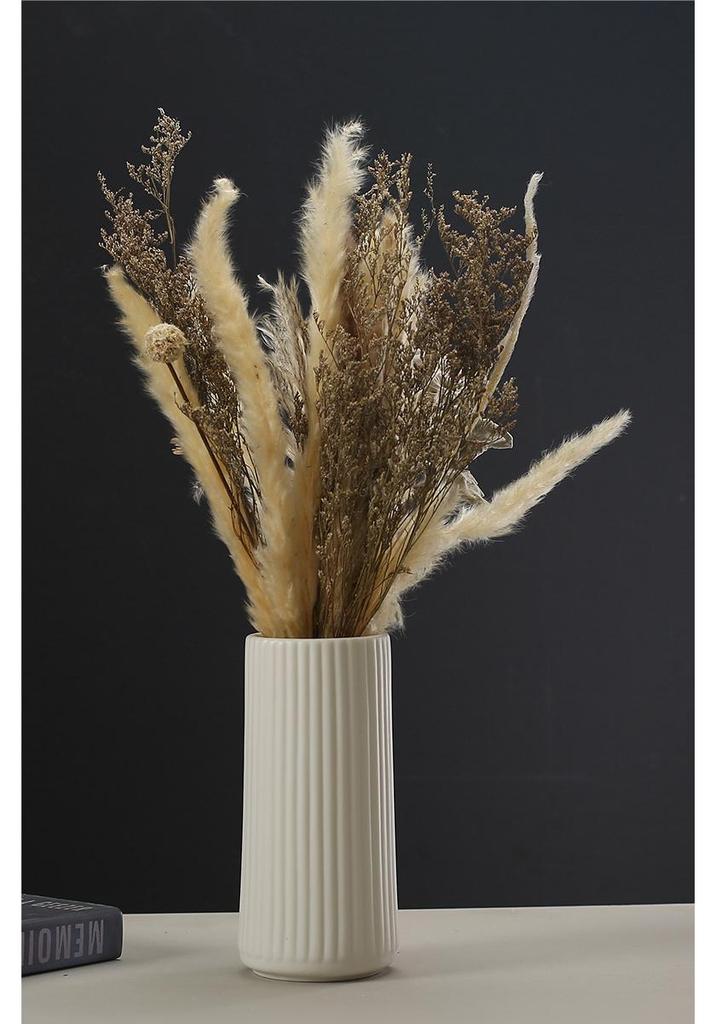 Nordic Light Luxury White Ceramic Vase: Creative European-Inspired Design for Elegant Flower Arrangements