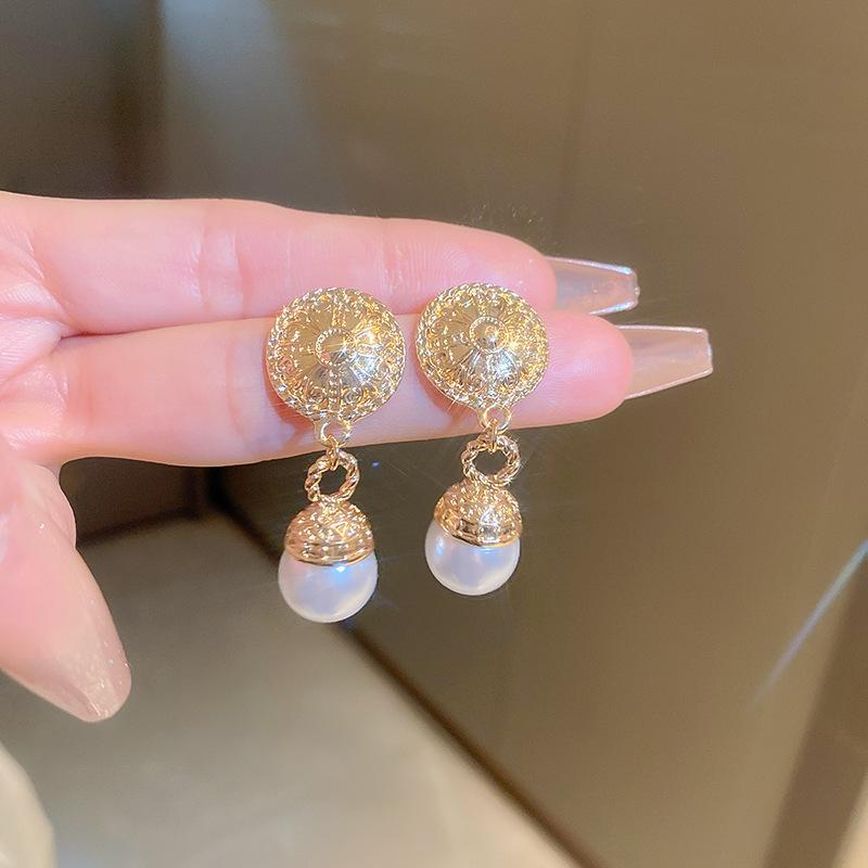 European and American metal wind hollow flower fishtail pearl earrings exaggerated temperament earrings heavy industry earrings