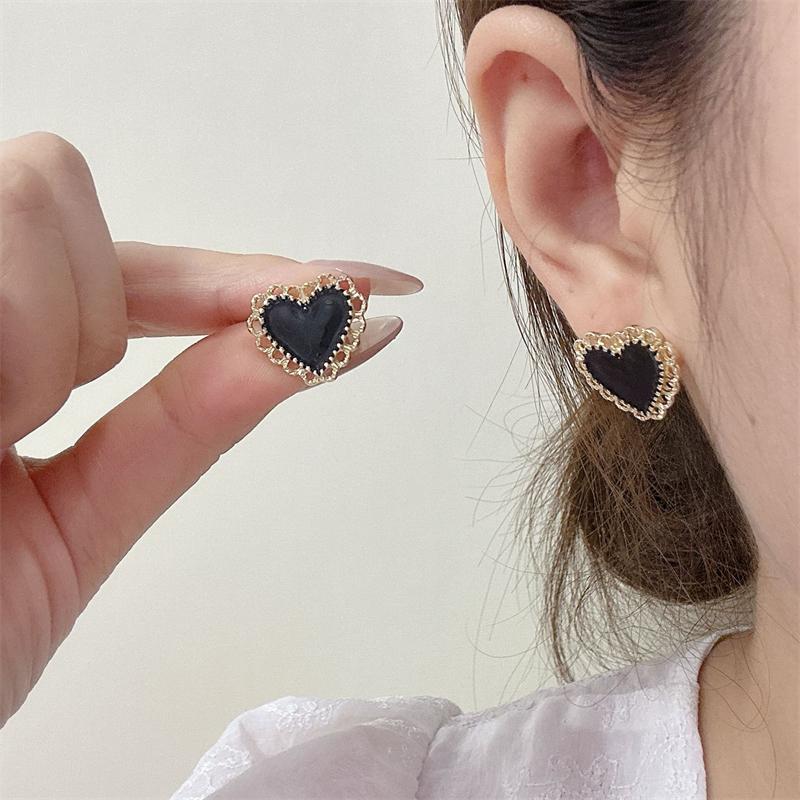 Geometry Black Heart Stud Earring for Women French Elegant Sweet Ear Wedding Party Jewelry Accessory