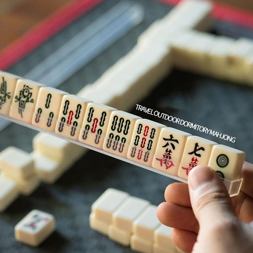 Set di Mahjong Portatile da 144 Pezzi, Tessere Complete con 2 Dadi e 4 Supporti, Gioco da Viaggio e per la Casa per Riunioni Familiari, Serate di Festa, Divertimento