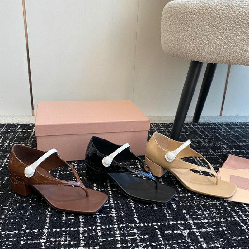 The Same Style Of Flip-Flops For The Mu Family Show The 2025 Women'S Square-Toed Thick-Heeled One-Button Mary Jane Shoes