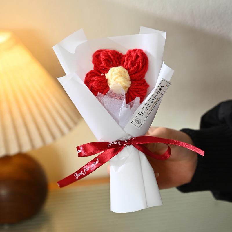 Mini Handmade Heart Bouquet Romantic Gift Yarn Flower Bouquet Crochet  Valentine's Day Mother's Day Desktop Decoration