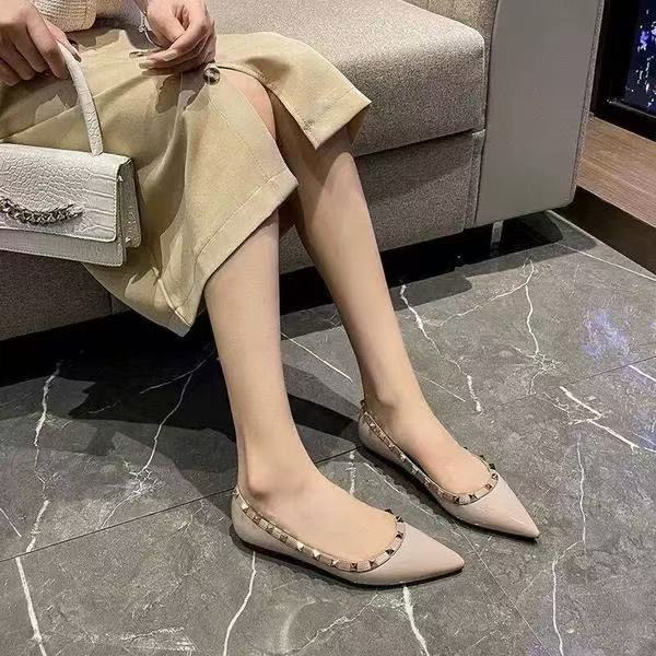 Rivet patent leather temperament pointed single shoes shallow mouth spring and summer French evening breeze gentle soft bottom flat bottom ladyshoes