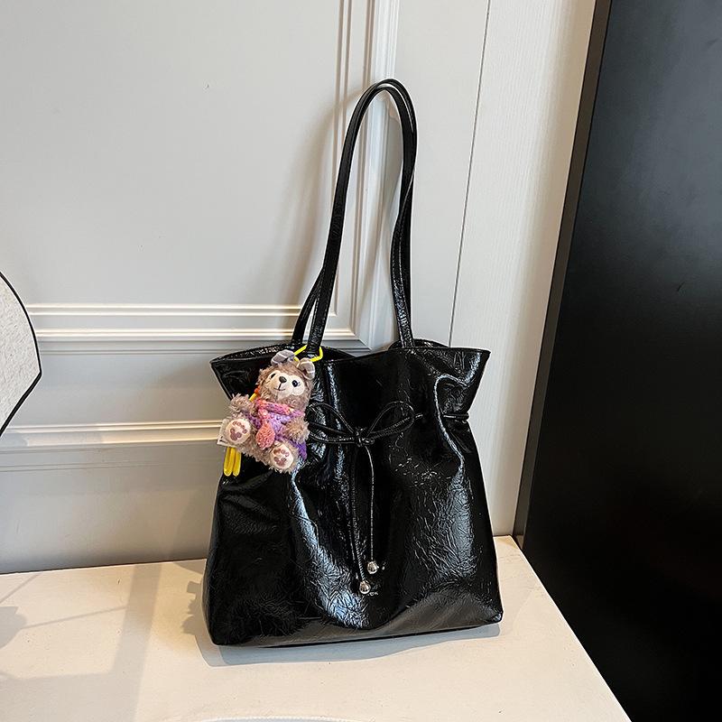 

Модная однотонная повседневная сумка большой вместимости, женская новая сумка на плечо/подмышку no pendant чёрный