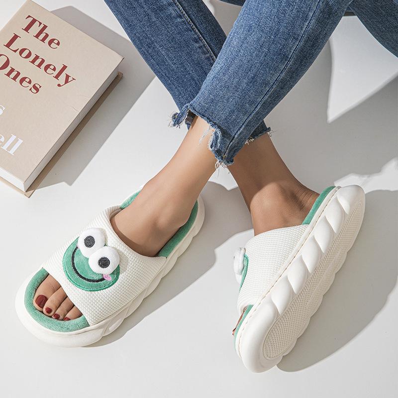 Indoor slippers for home use, anti slip, odor proof, and have a strong sense of stepping on feces. Thick soled cartoon frog slippers, linen slippers