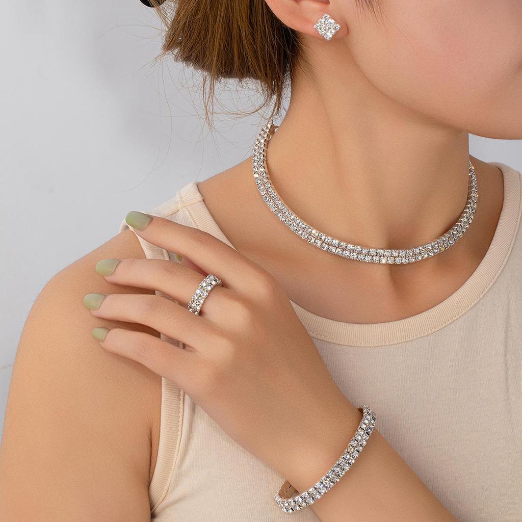 Colier Choker de Lux cu Diamante pe Mai Multe Rânduri, Cercei Pătrați și Set Inel - Bijuterii de Damă High-End din Patru Piese