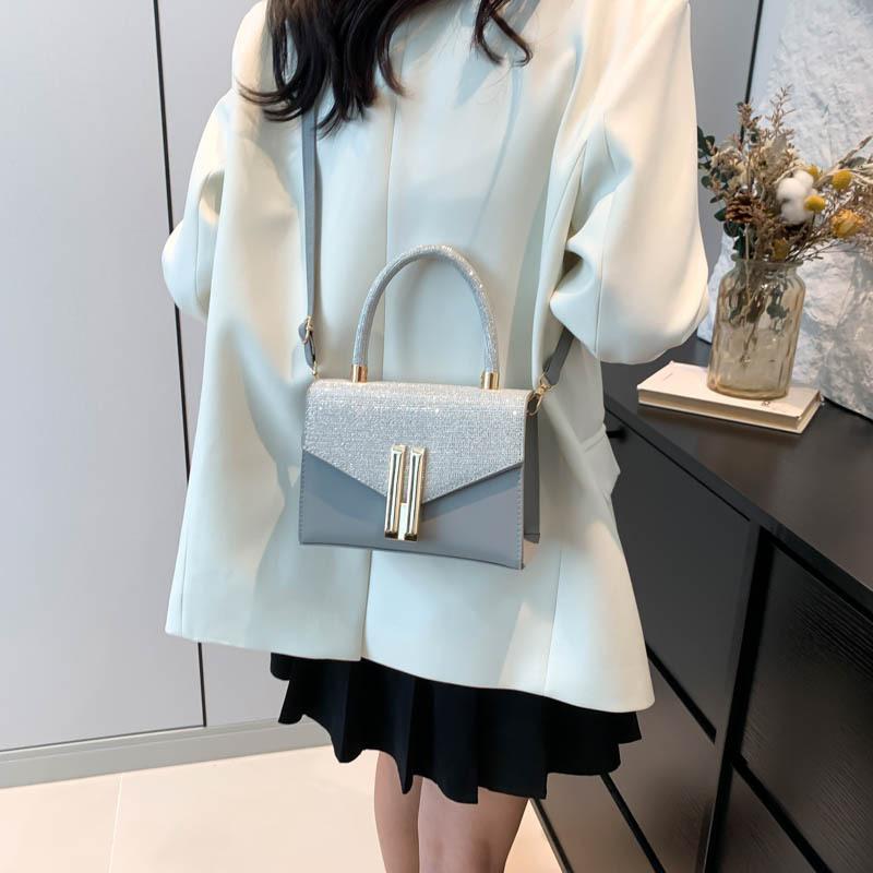 Solid color shoulder bag, simple foreign style handbag, female retro 2025 summer new temperament messenger small square bag