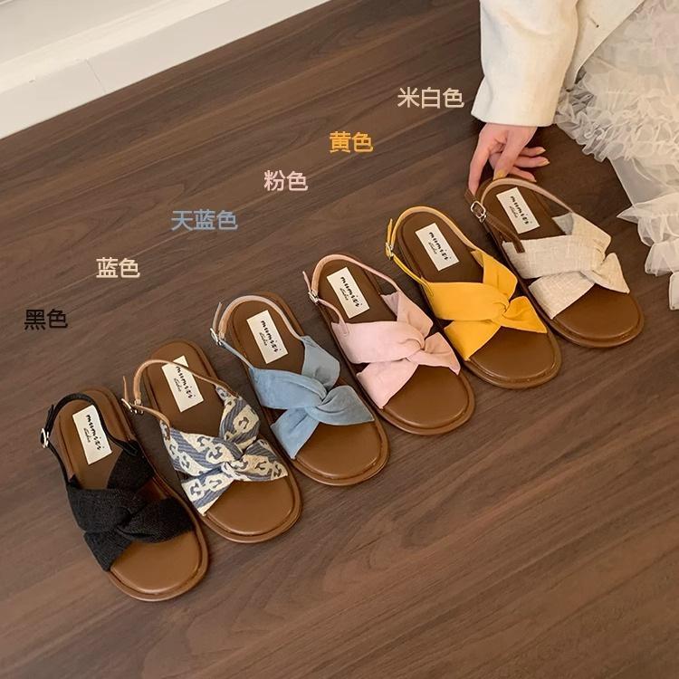Design Sense Niche Flat Sandals Women 2025 Summer Seaside Silver Cool Slippers Beach Shoes Wear Roman Sandals