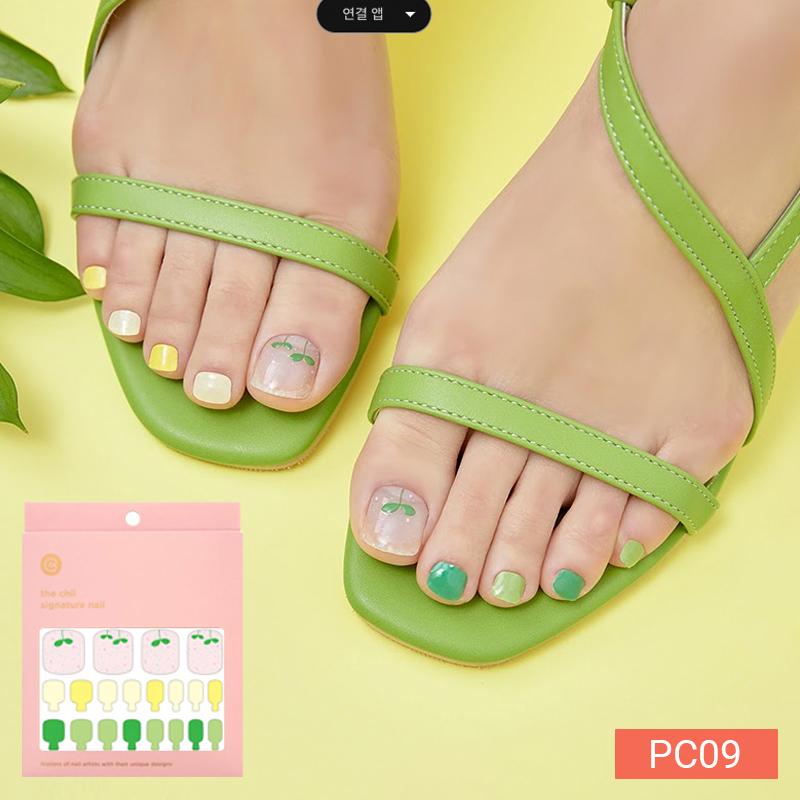 Daily Classics Pediküre Nagelsticker - 37 selbstklebende Spitzen, Soft Check & Blumendesigns, Schnelle 5-Minuten-Pediküre