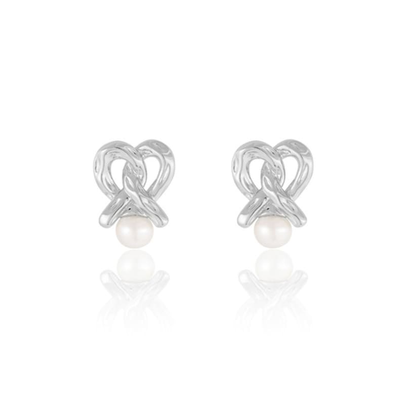 comelico atelier Pretzel Pearl Earrings