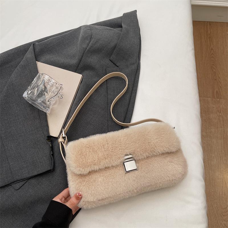 

2025 autumn new fashionable chain bag niche plush bag simple casual large capacity underarm bag fluffy bag хакі
