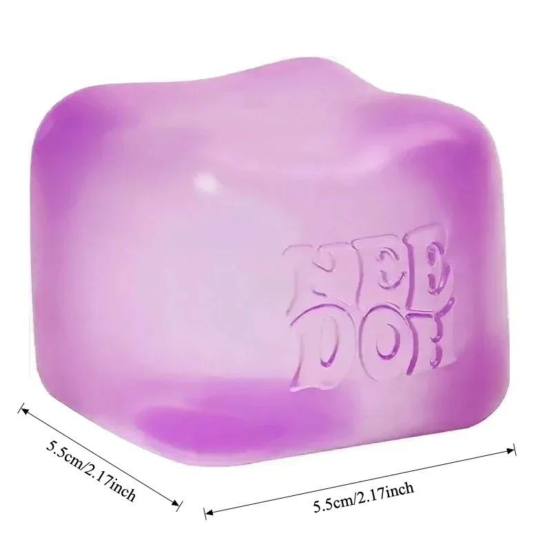 Needoh Nice Cube Senzorická mačkací kostka pro úlevu od stresu a Hračka na uvolnění konečků prstů pro dospělé Stiskací a hrací hračky Dárek