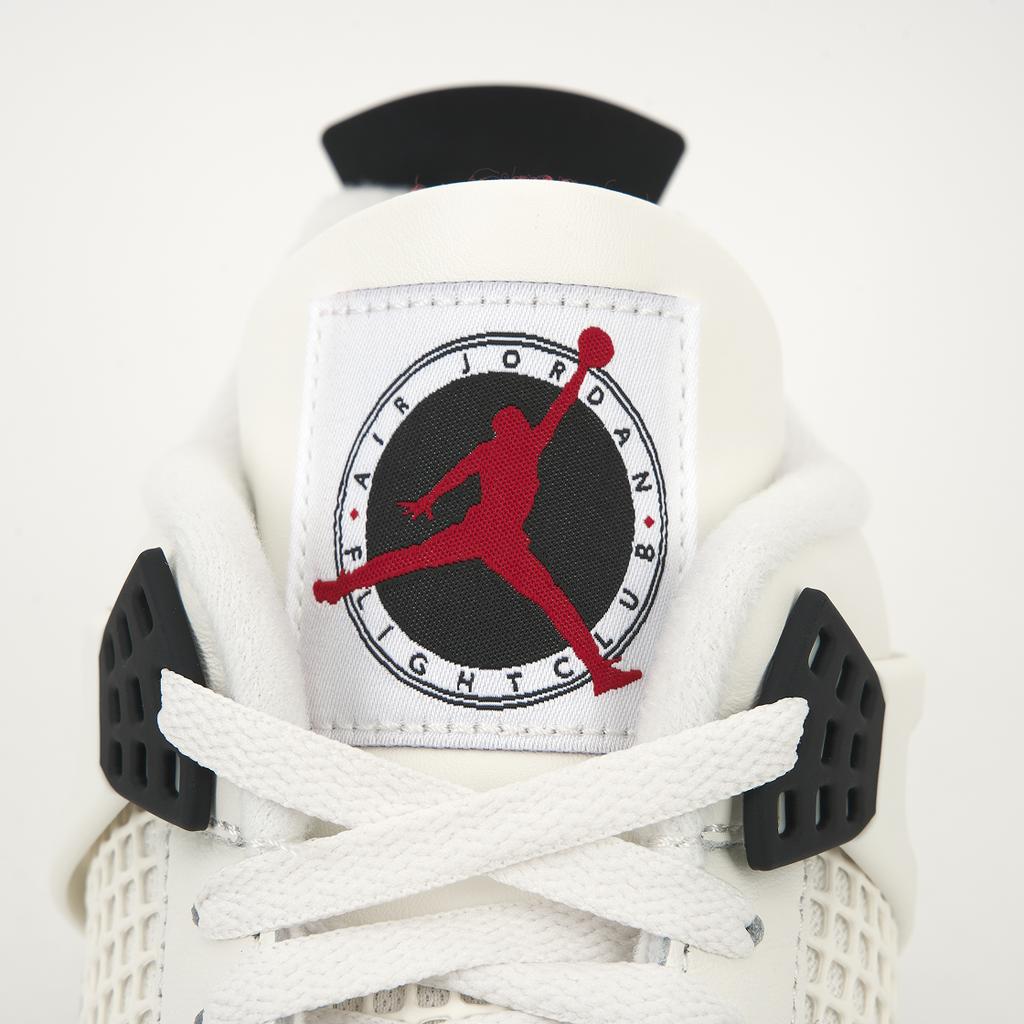 Baskets Homme Air Jordan 4 Retro Flight Club Blanc Voile Noir IM4002-100