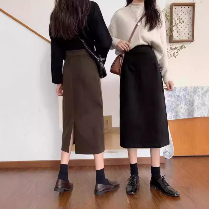 

Retro High-Waist Women s A-Line Midi Skirt with Slit - Fall/Winter 2024 Collection XS