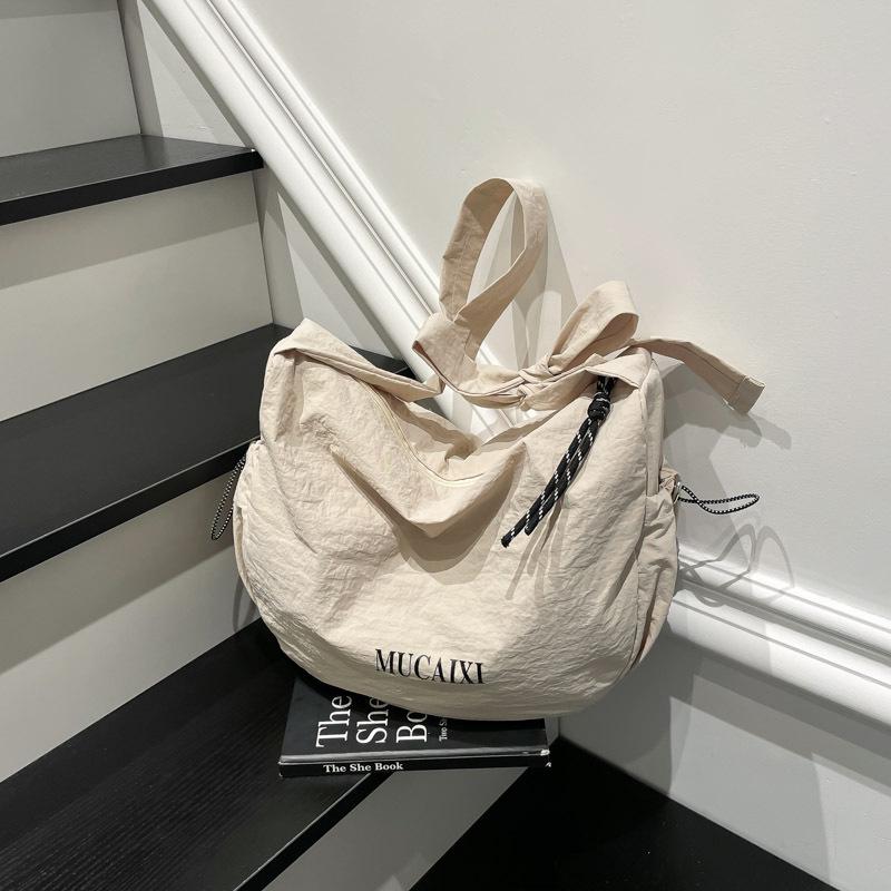 

Simple and large-capacity cloth bag women s new niche work commuter bag casual versatile messenger dumpling bag белый