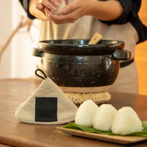 Hase-en Kamadosan Donabe (Earthenware Pot) - 3-cup capacity, approximately 24cm diameter x 16cm height, Iga-yaki, rice cooker, includes cooking recipe