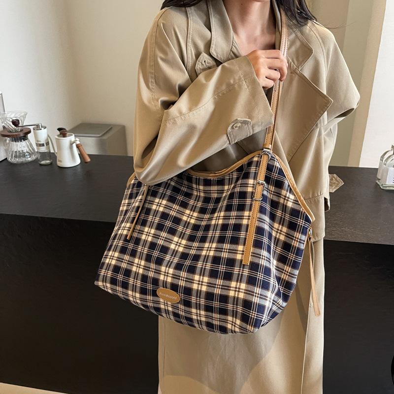 Клетчатая сумка-тоут большой емкости женская сумка через плечо сумка через подмышку — фото 3