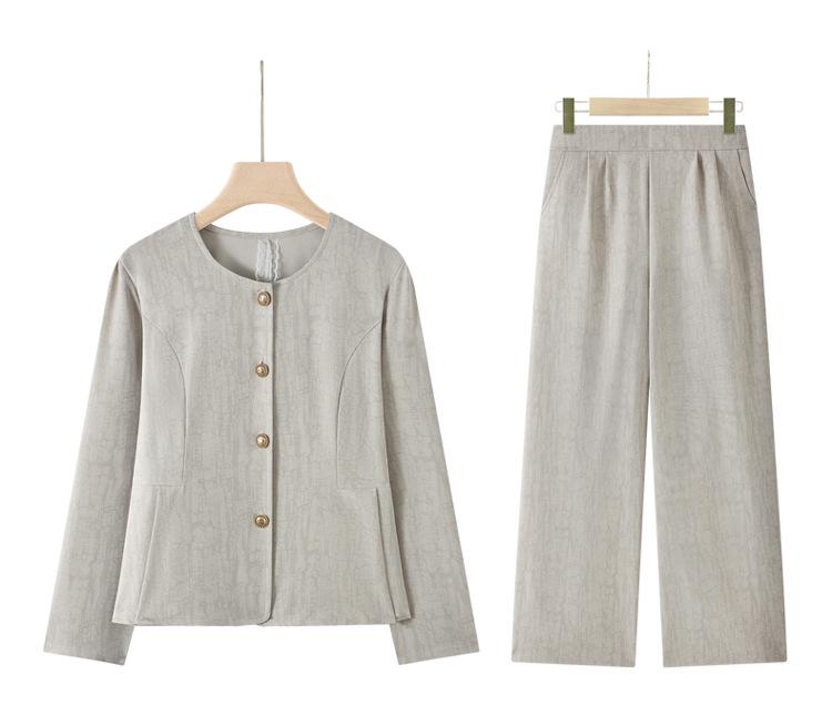 Mom's 2025 Spring Fashion: Stylish Two-Piece Set for Middle-Aged and Elderly Women