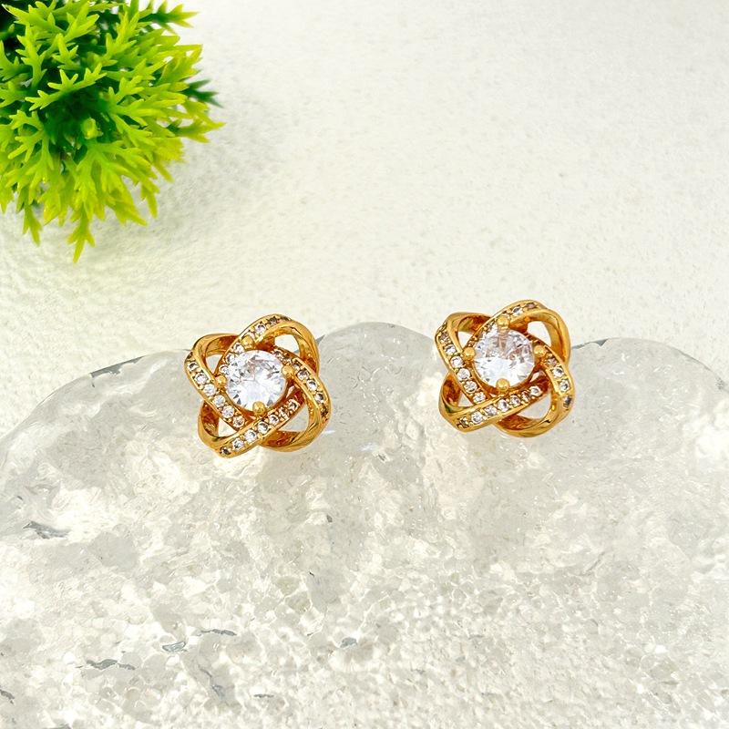 Stylish Geometric Square Twist Edge Zircon Stud Earrings золотой