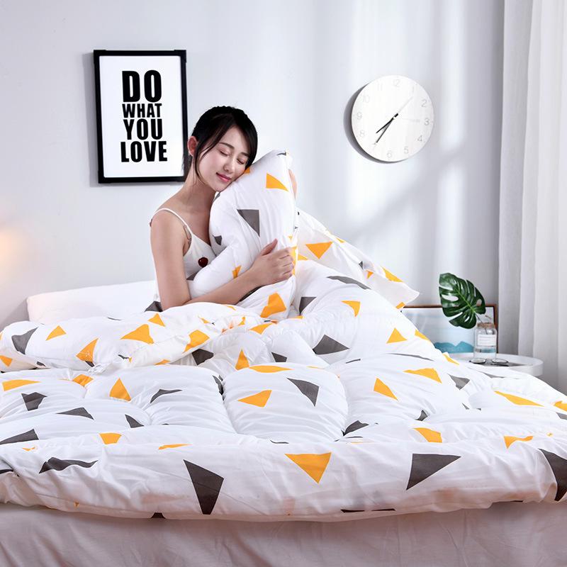 All-Season Machine Washable Cotton Quilt for Dorms: Perfect for Spring, Autumn, and Winter In Twin or Double Sizes