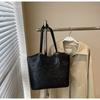 Large capacity versatile shoulder bag 2025 new work sense casual armpit bag fashion tote bag women