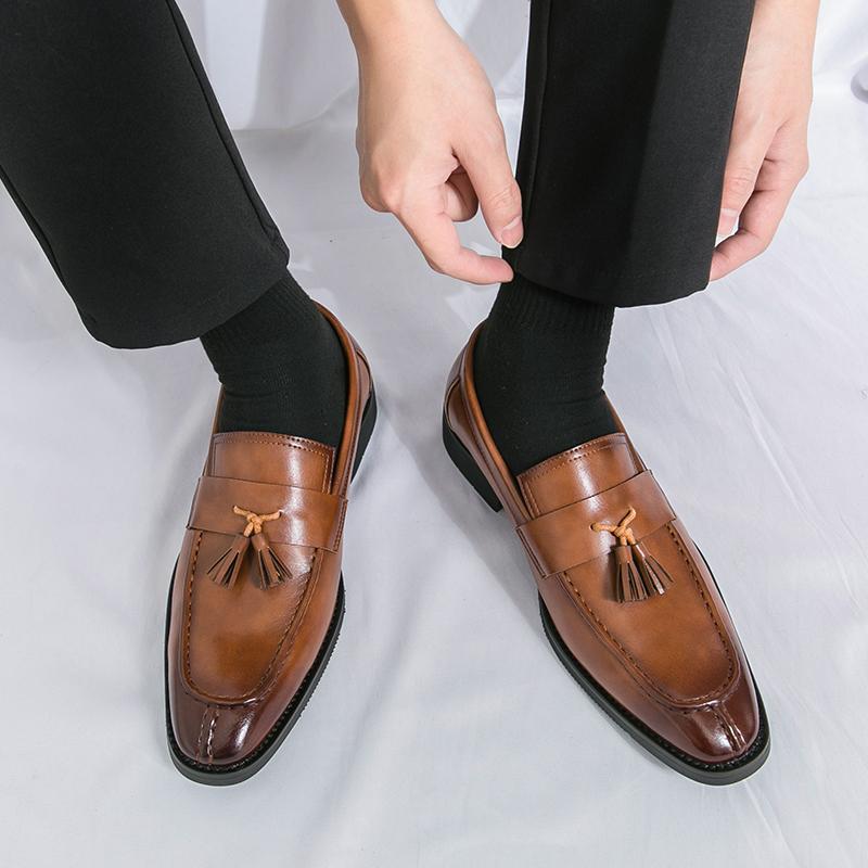 Britain Men's Black Brown Tassels Flats Leather Business Casual Shoes Male Loafers Formal Dress Footwear Sapatos Tenis Masculino