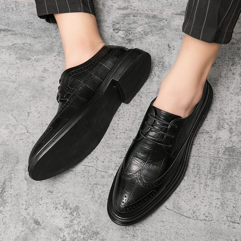 Fashion Korean Version of Men's New Pointed Comfortable Casual Leather Shoes Fashion Brand Men's Spring Carved Lace Up Leather Shoes