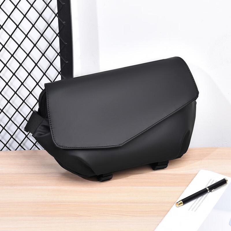

Unisex Multifunctional Crossbody Chest Bag