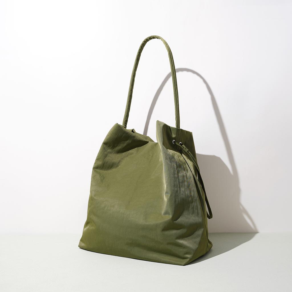 Solid color nylon bucket bag women's slack shoulder bag commuting large bag large capacity lazy wind handbag