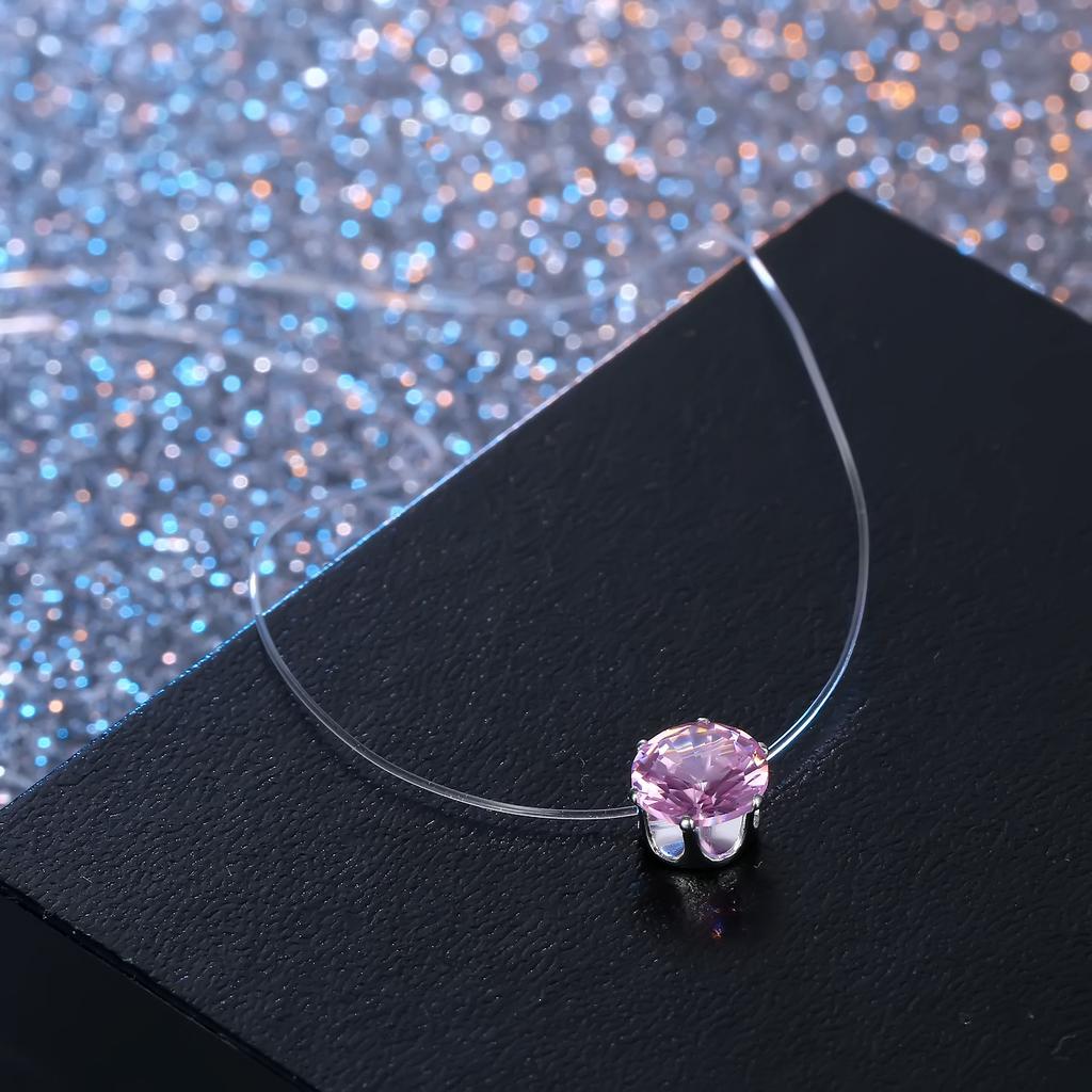 Geometrický náhrdelník s přívěskem s velkými a malými čtverci