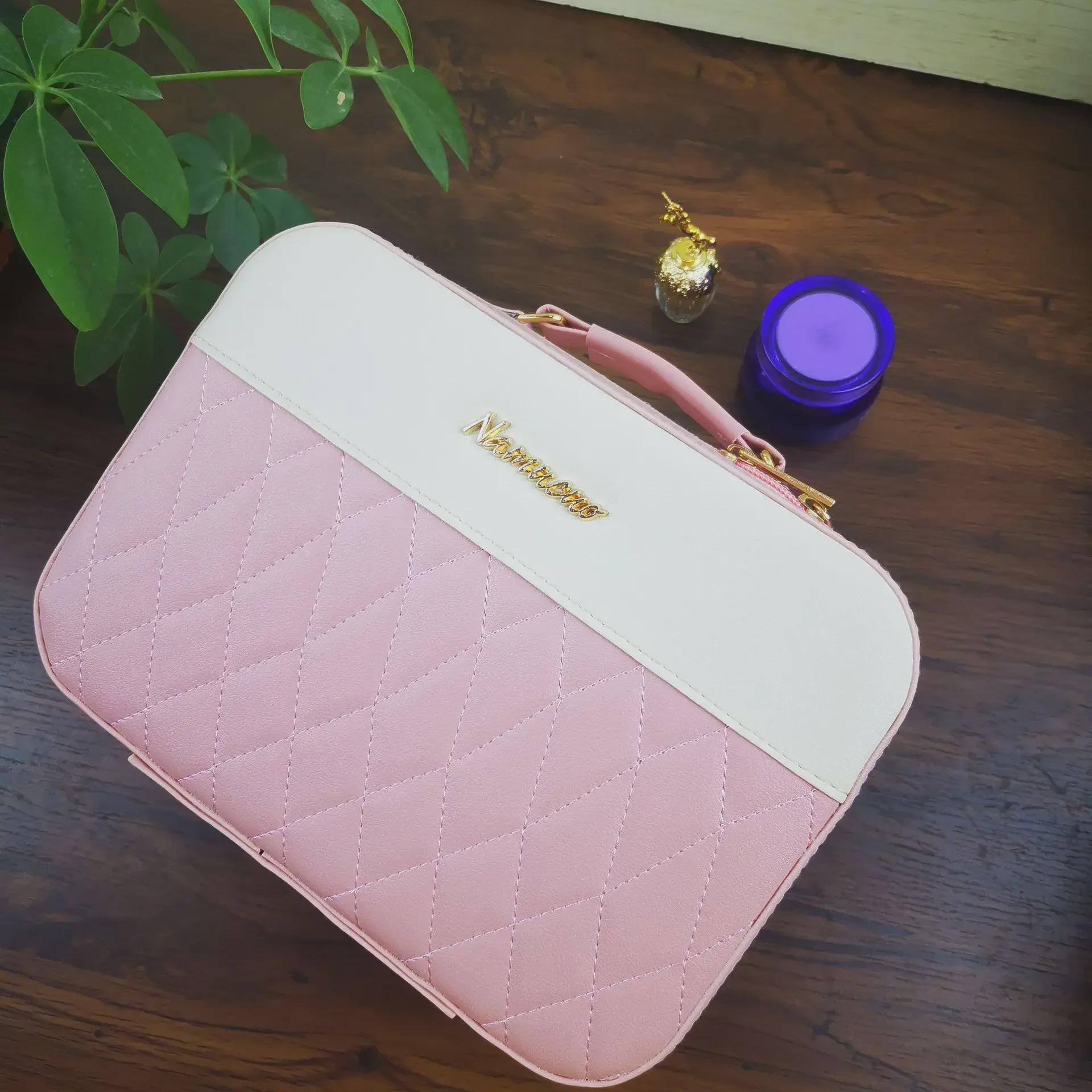 

Светодиодная косметичка с большим зеркалом: Новая тенденция 2024 года в хранении косметики в путешествиях Rechargeable with LED, Large Mirror белый/розовый