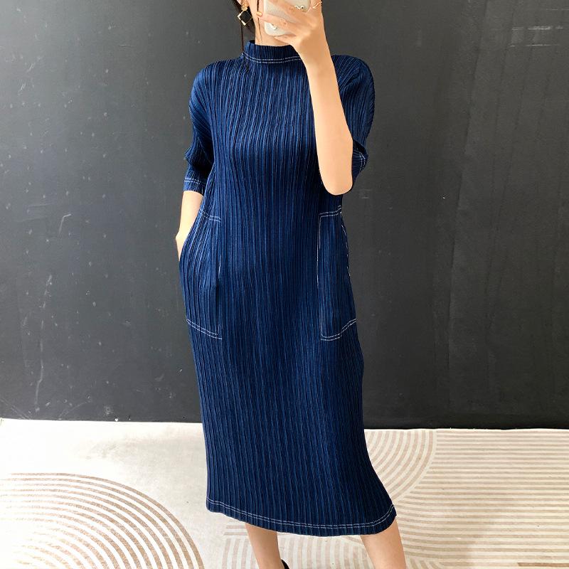 Ruched Mid-Sleeve Solid Color Dress: Spring 2026, Simple Design, Half-High Collar, Slimming Fit